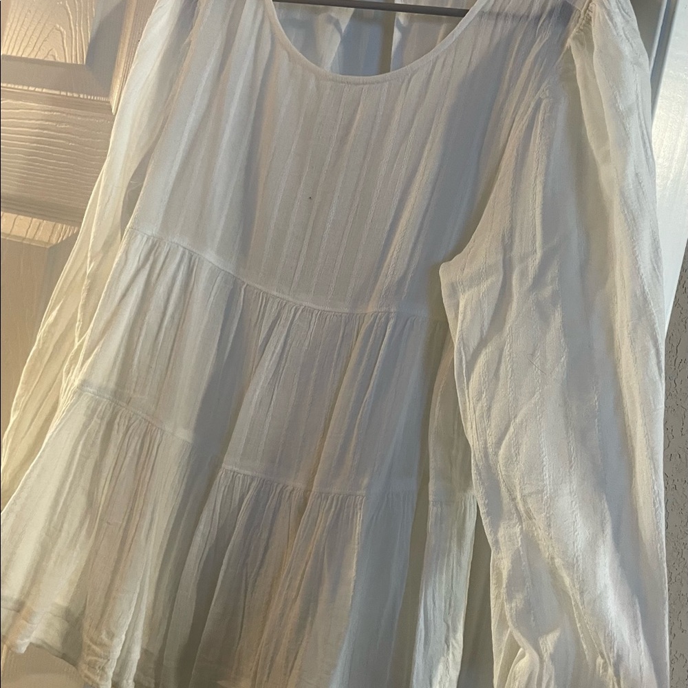 American Eagle white opened back top